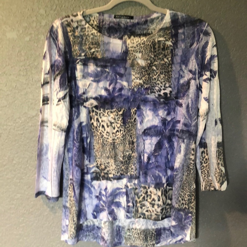 Ruffle top, wear with jeans or cocktail pants, new